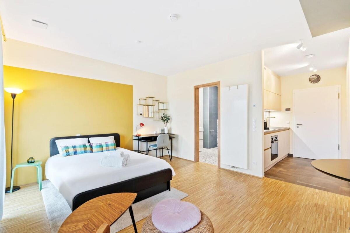 Stylish Studio In Vibrant City *