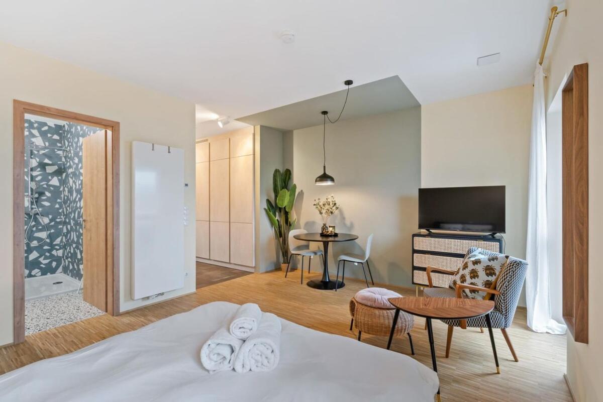 Stylish Studio In Vibrant City Apartment *